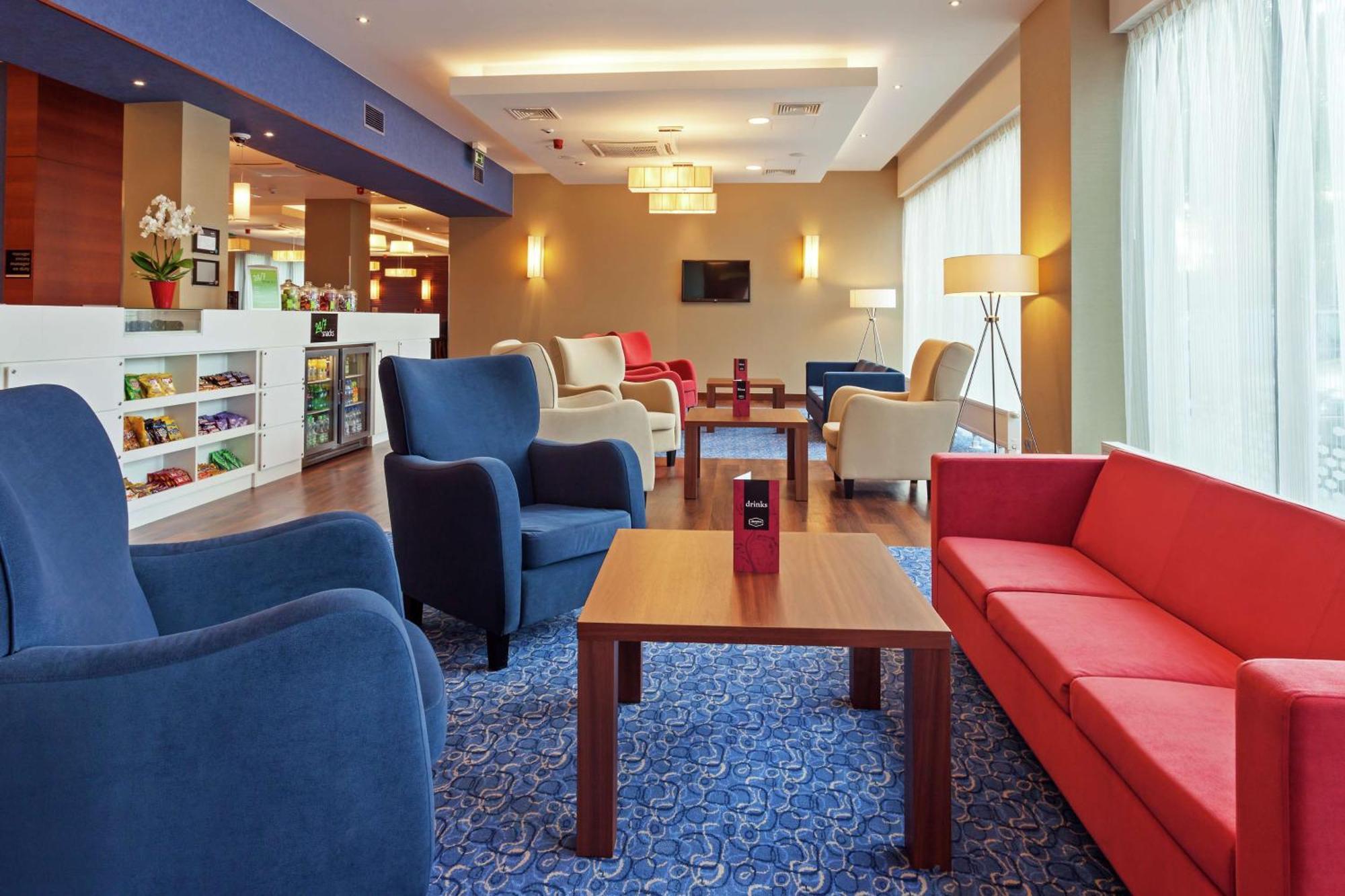 Hampton By Hilton Airport Hotell 3*