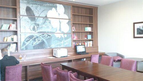 Hampton By Hilton Airport Hotell