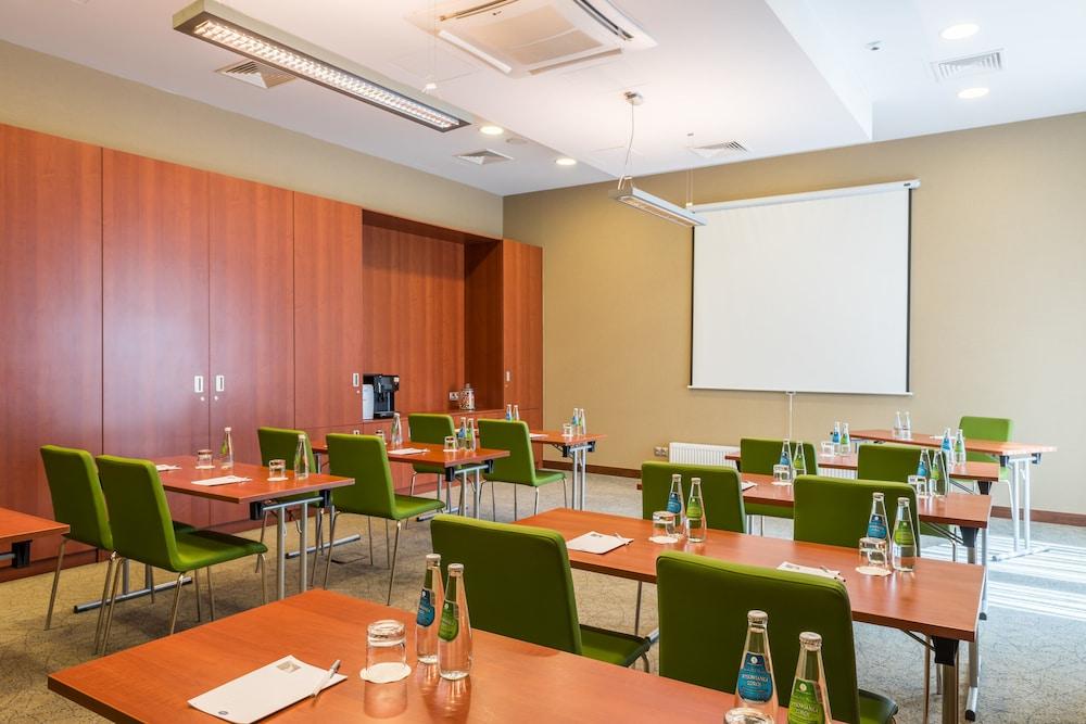 Hampton By Hilton Airport Viešbutis Warsaw