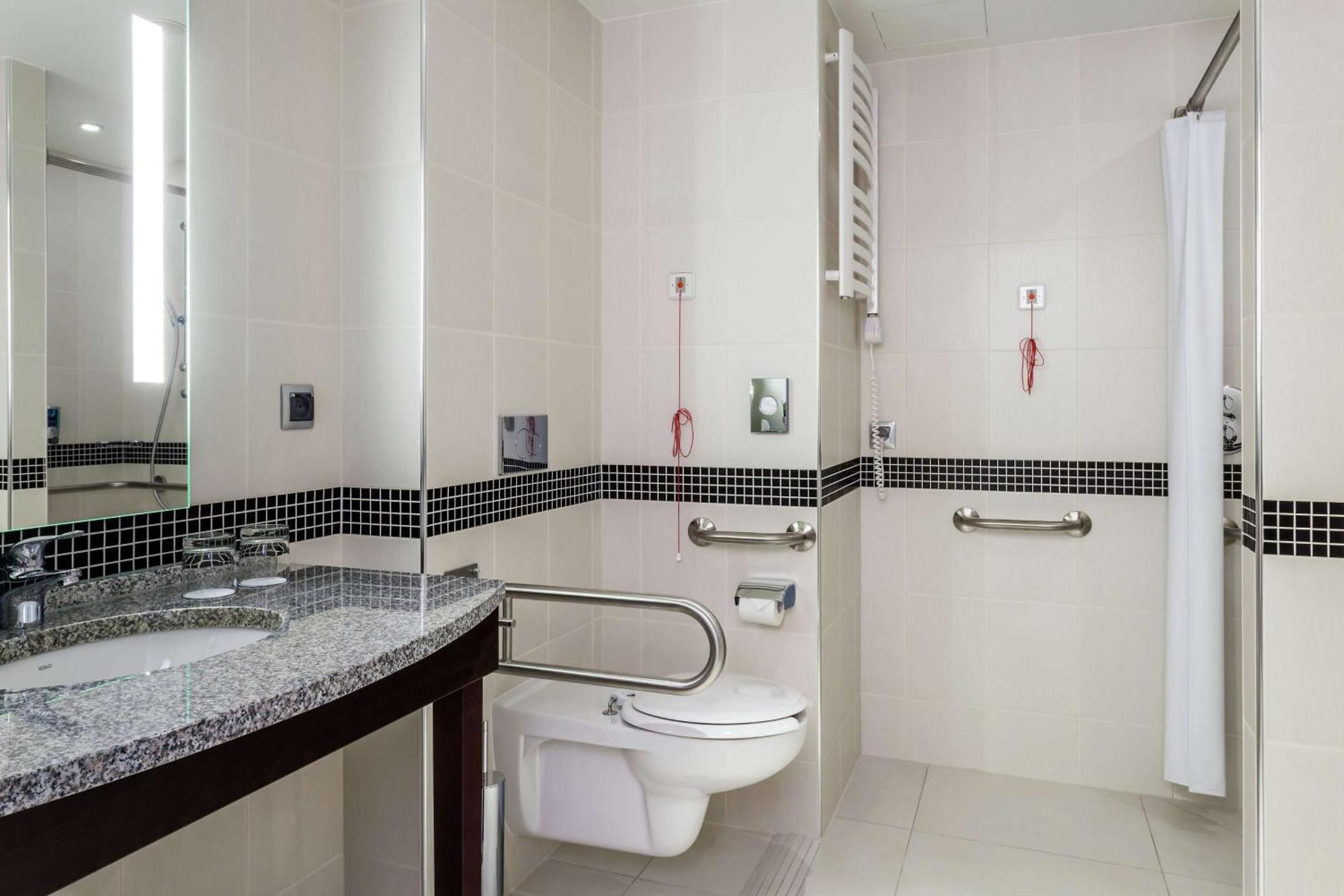 Viešbutis Hampton By Hilton Airport