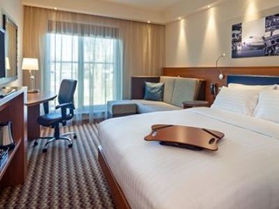 Hampton By Hilton Airport Viešbutis