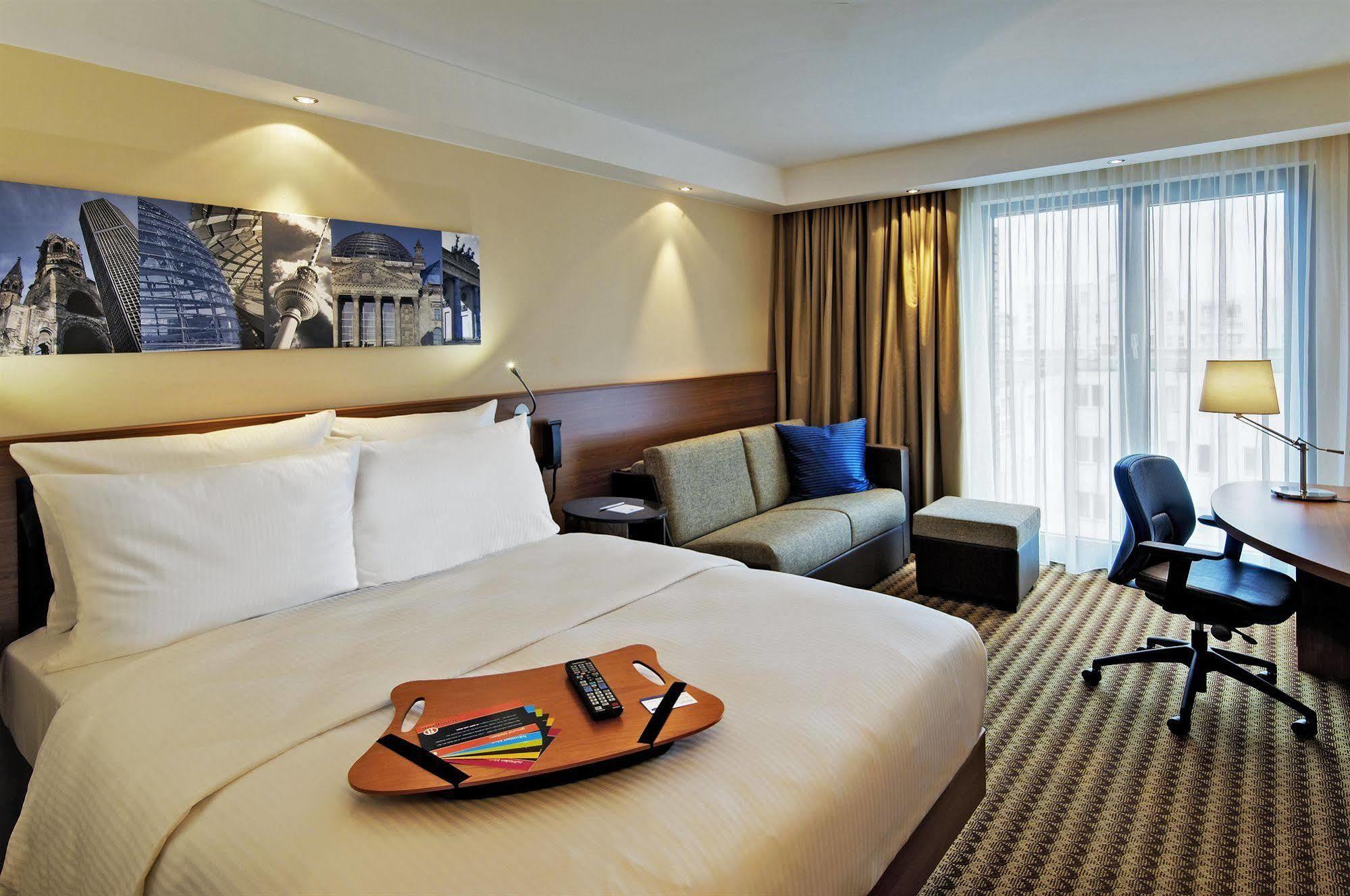 Hampton By Hilton Airport Viešbutis